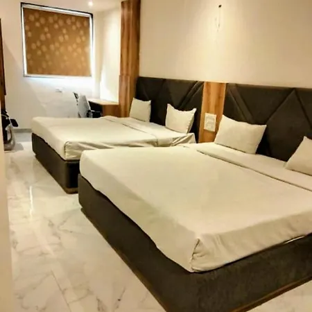 Diamond Divine Rooms A Family Homestay Agra  Exterior photo