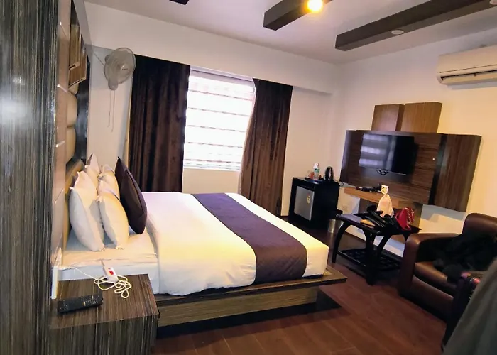 Diamond Divine Rooms A Family Homestay