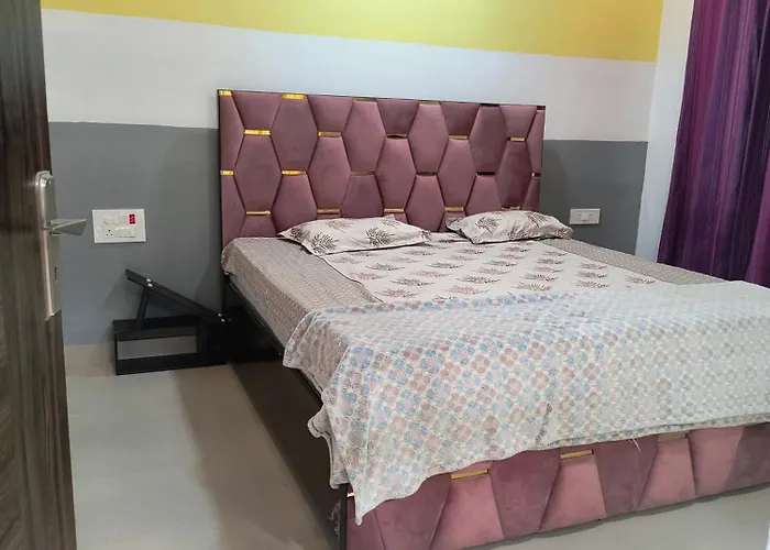 Diamond Divine Rooms A Family Homestay